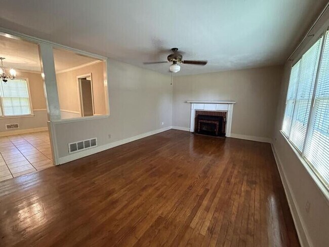 Photo - 317 Clarendon Dr House