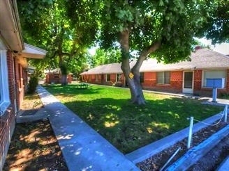 Primary Photo - Oak Street Apartments