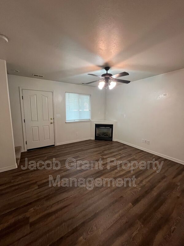 Foto del edificio - 1580 N Stevens Ave