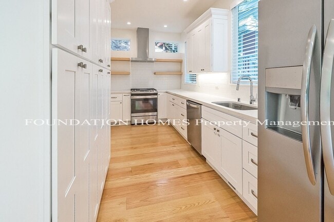 Building Photo - 3 br, 2 bath House - 268 Madrone Ave
