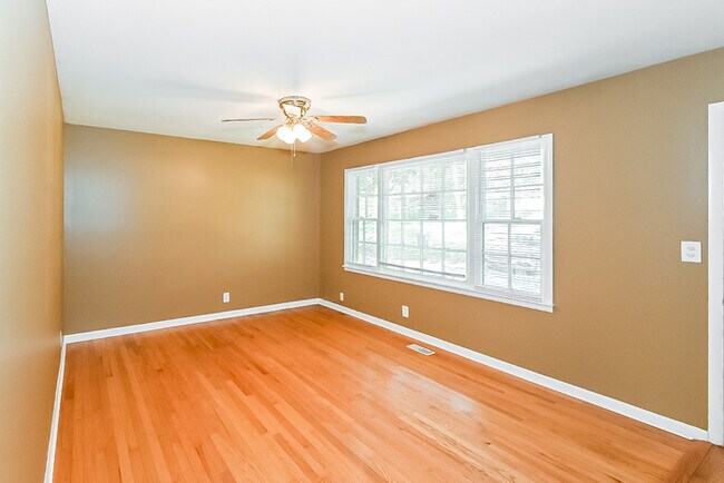 Foto del edificio - 2204 Euclid Rd NW