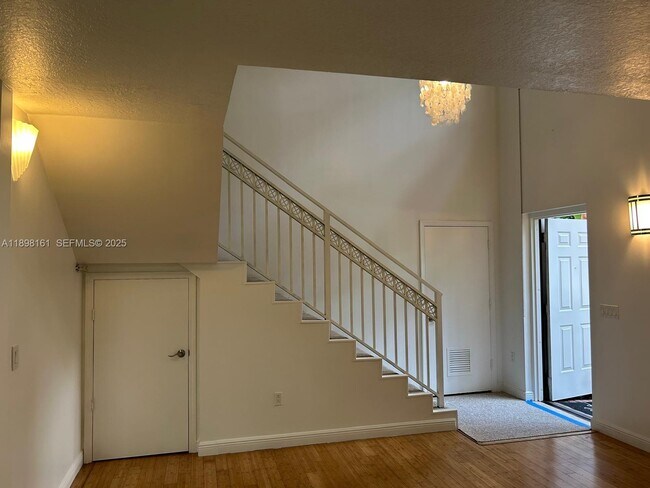 Foto del edificio - 888 Douglas Rd