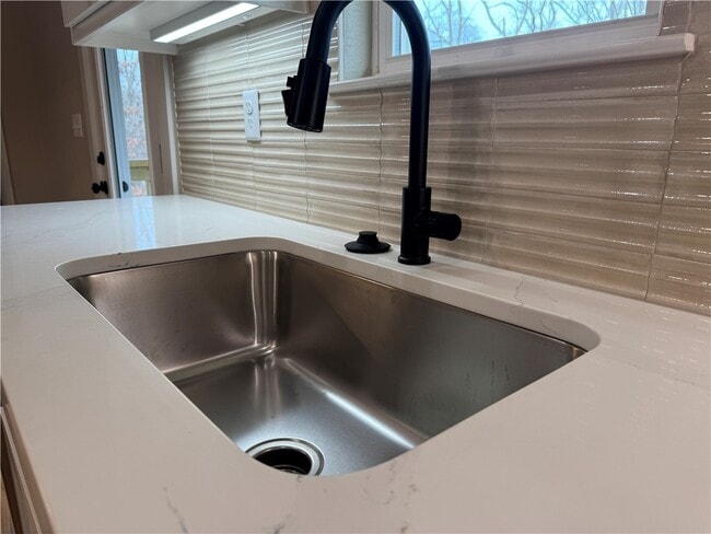 Foto del edificio - 4 Melrose Ln