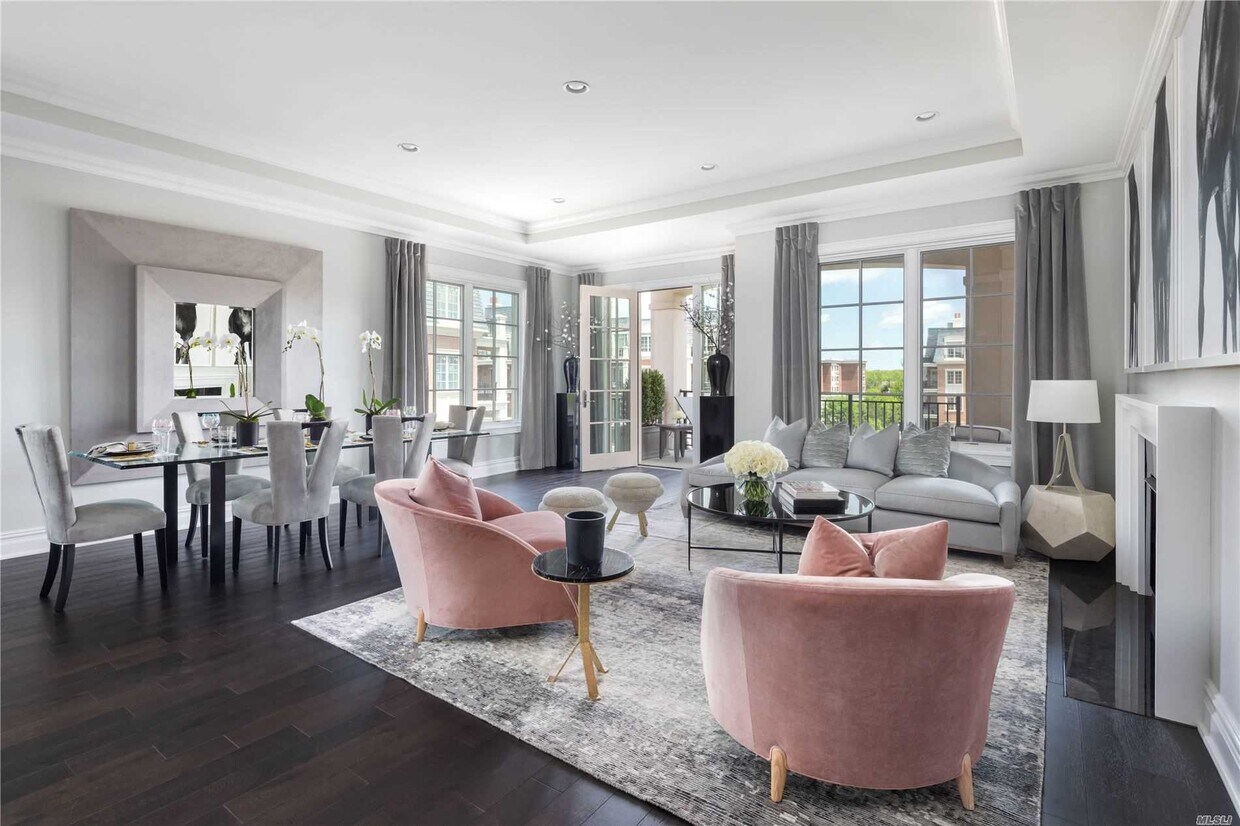 Foto principal - 6000 Royal Ct