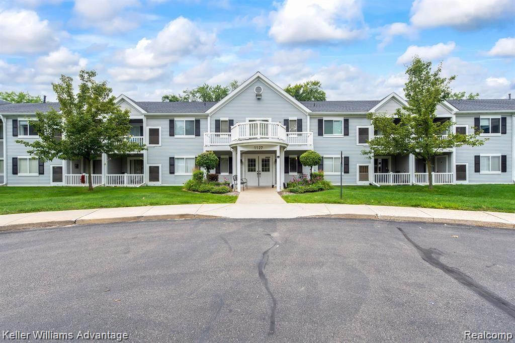 Primary Photo - 1127 S Lake Dr