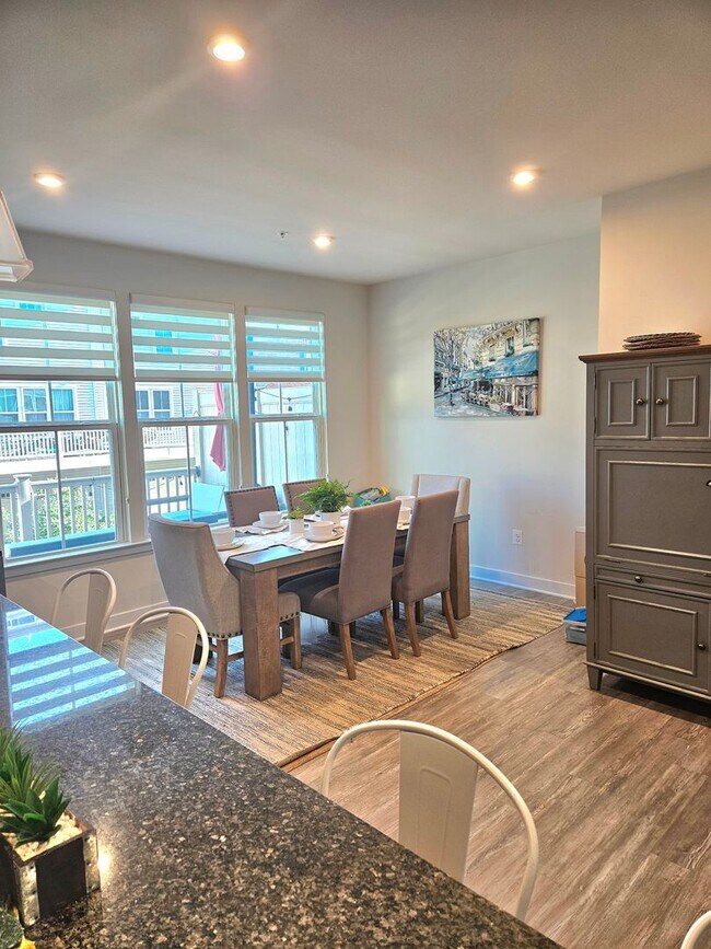 Building Photo - Elegant 4Bd/3.5Bth TH in Westchester Squar...