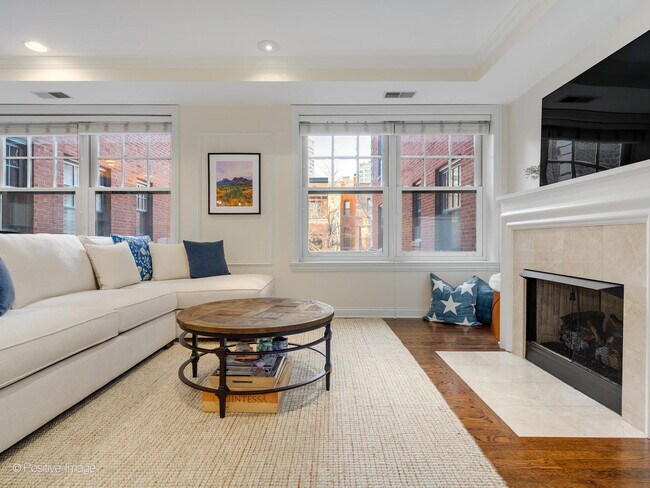 Foto del edificio - 444 W Roslyn Pl