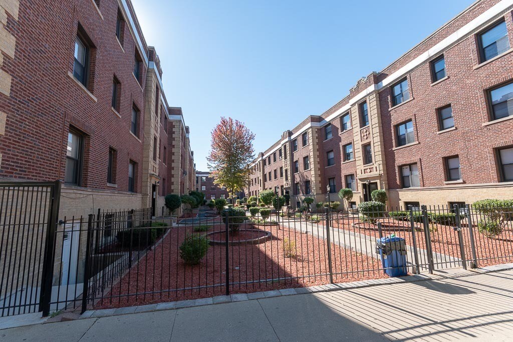 827 W Waveland Ave Unit S2, Chicago, IL 60613 Condo for Rent in