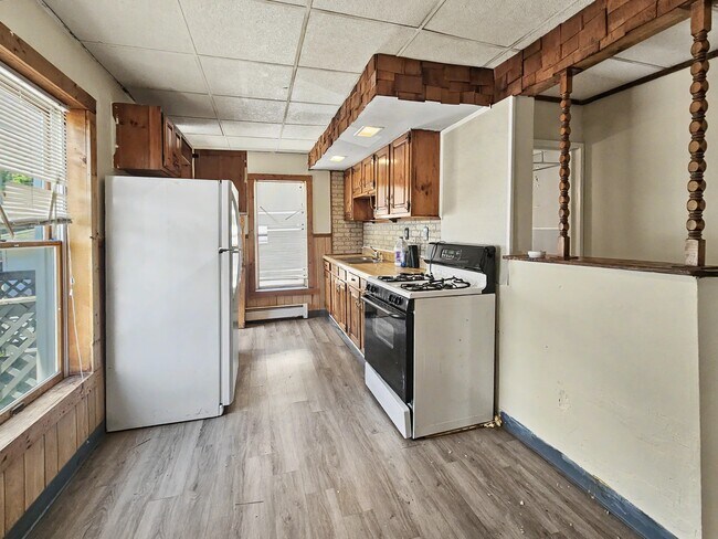 Building Photo - 1403 N Sumner Ave