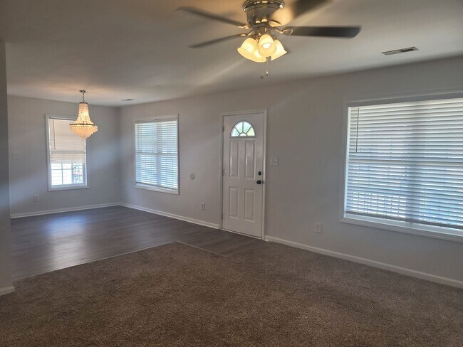 Foto del edificio - 4 Bedroom 3 Full Bath Ranch Home located Minutes from CAMPBELL UNIVERSITY!