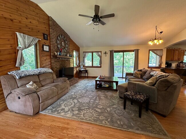 Foto del edificio - 46 Prodell Rd