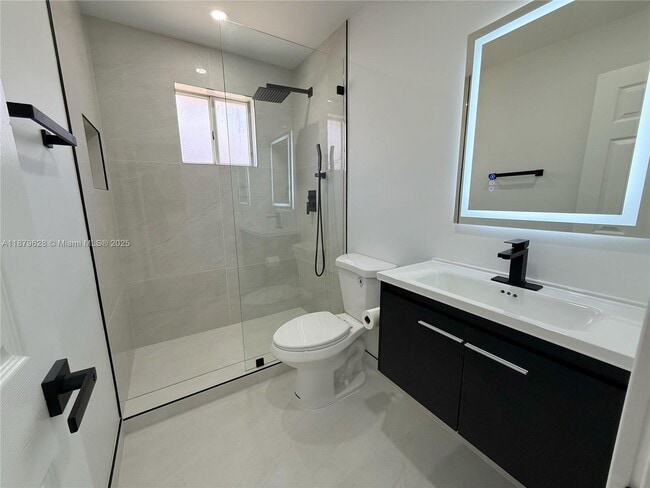 Foto del edificio - 3252 W 70th St