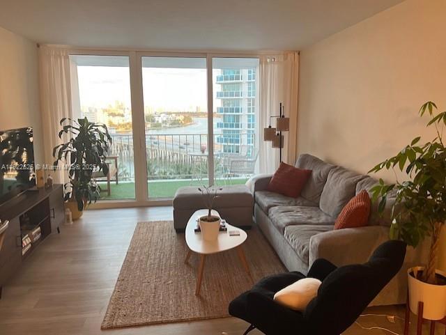 Foto del edificio - 1865 79th Street Causeway