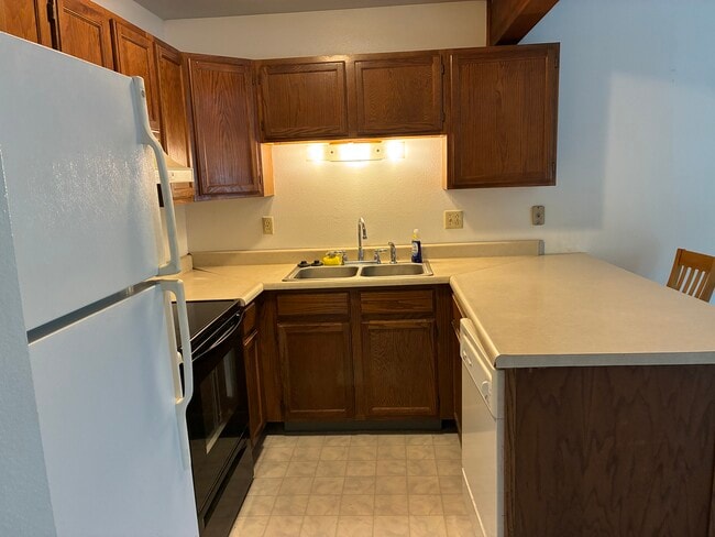 Building Photo - 615 Ginko Rd