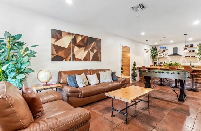 Foto del edificio - 1740 NE 49th St