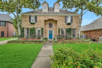 Building Photo - 2111 Riverside Dr