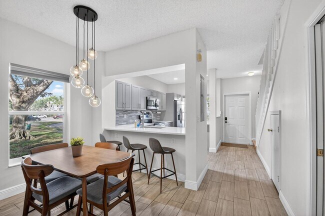 Foto del edificio - 5015 Palmbrooke Cir