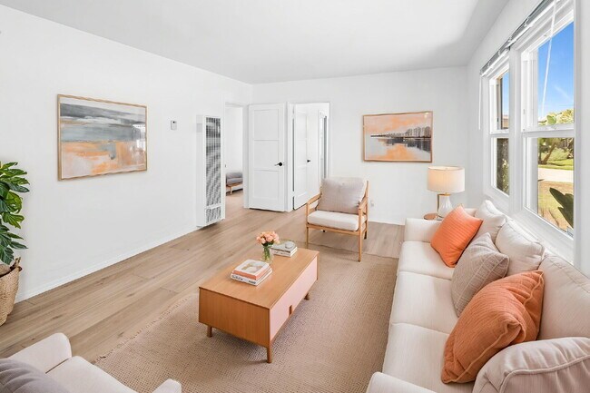 Foto del edificio - A 3 BR House with a big backyard? Yes please!