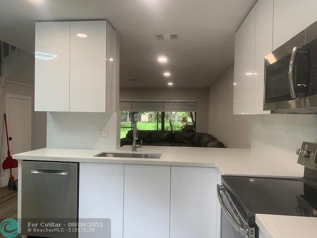 Foto del edificio - 3463 Carambola Cir S