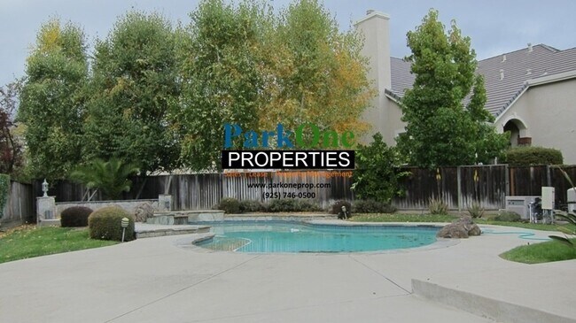 Foto del edificio - Large Danville Home with Pool