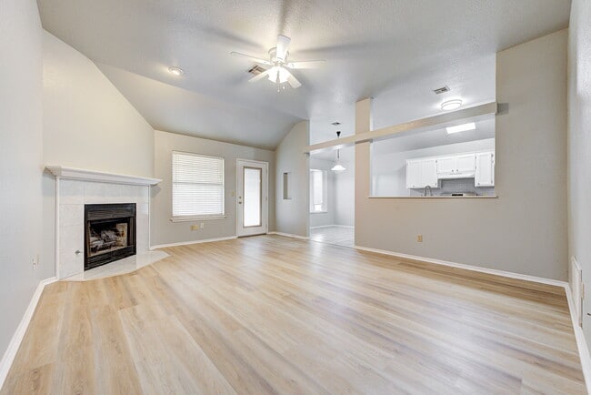 Photo - 1904 Pendleton Dr House