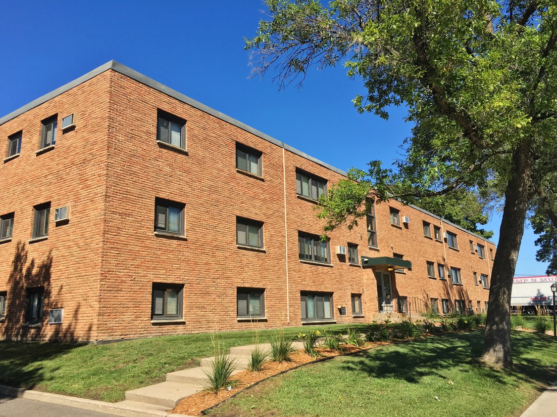 Primary Photo - Lyndale West Apartments