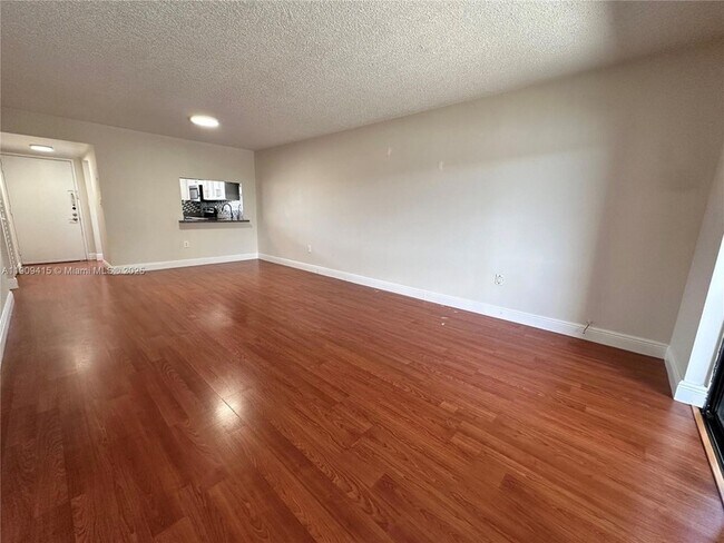 Building Photo - 8875 Fontainebleau Blvd