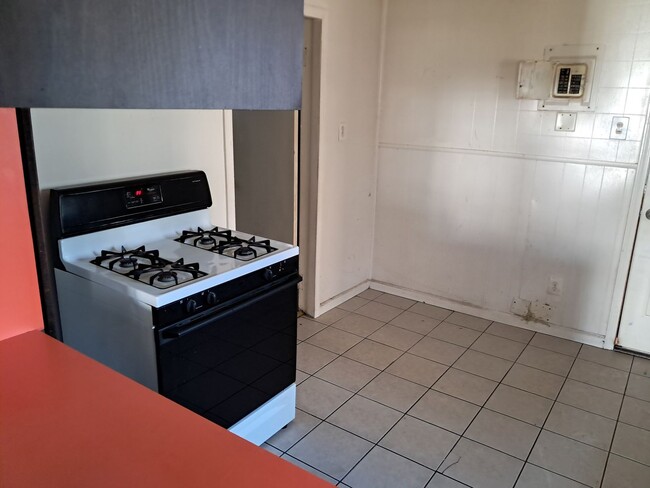 Foto del edificio - Affordable 2-Bedroom Bungalow for Rent in ...