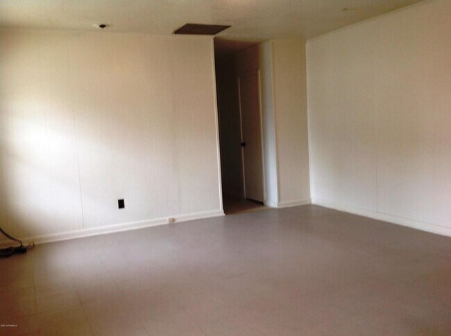 Foto del edificio - 706 Picard Rd