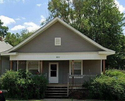 Building Photo - "Charming 2-Bedroom Gem in Wichita: Cozy 1...
