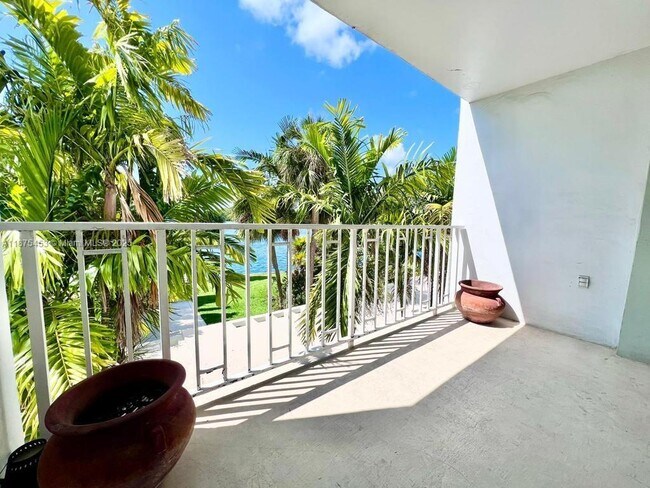 Foto del edificio - 500 Bayview Dr