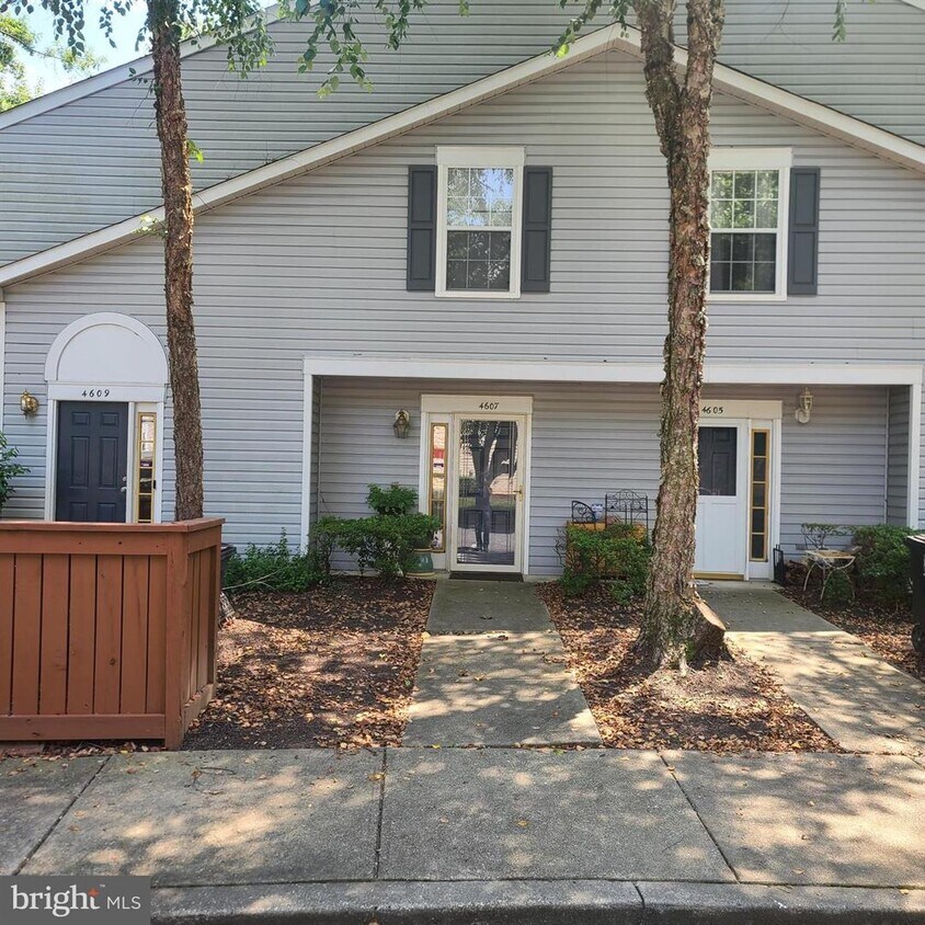 Primary Photo - 4607 Deepwood Ct