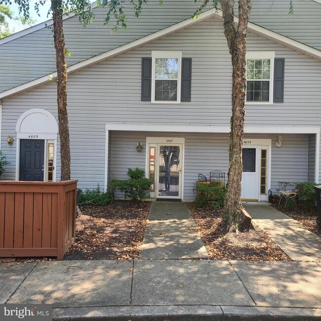 Building Photo - 4607 Deepwood Ct