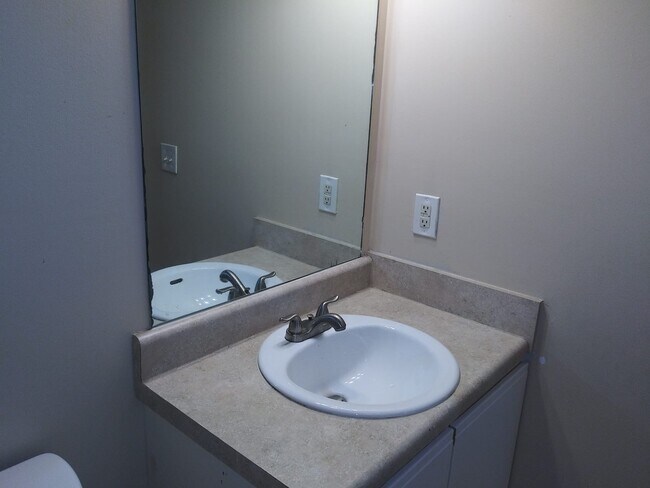 Building Photo - 2104 Fairington Ridge Cir