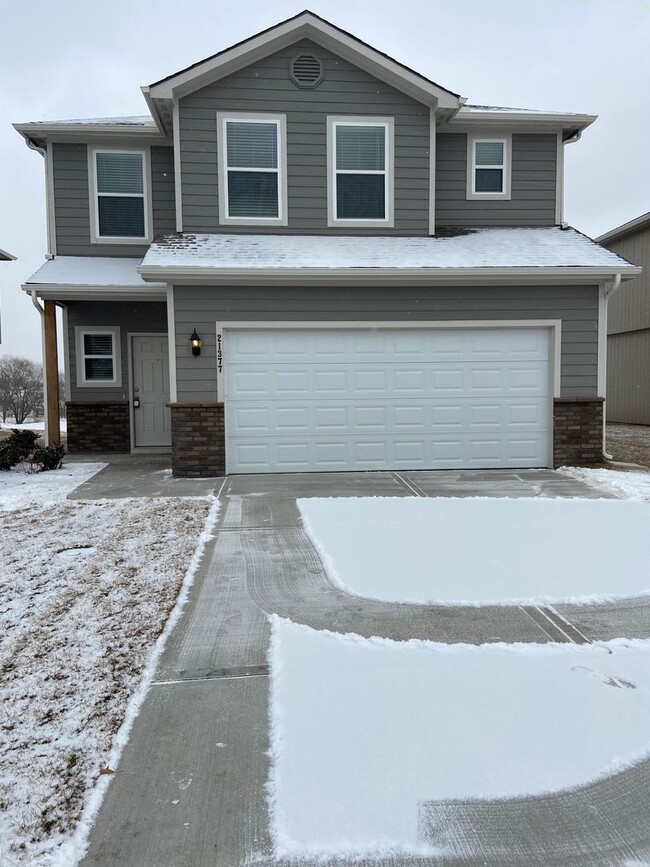 Building Photo - *Pre-leasing* Three Bedroom | Two and a Ha...