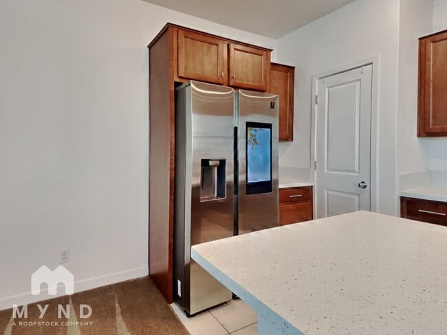 Foto del edificio - 5301 E Commerce Way