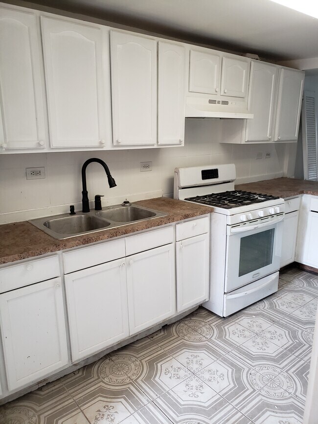 Foto del edificio - 325 E Kensington Ave