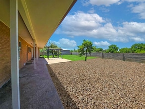 Building Photo - 512 Camino Solano