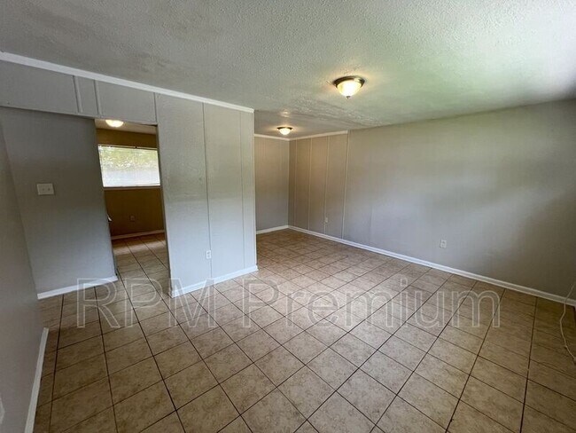 Building Photo - 6132 Pontotoc St