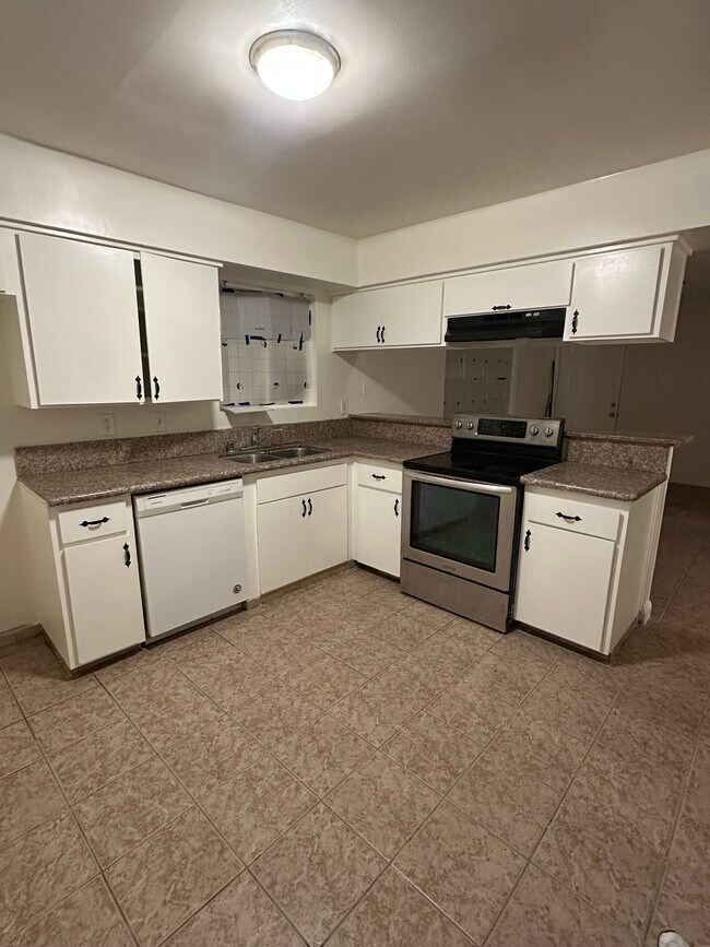 Building Photo - 1316 Flower St