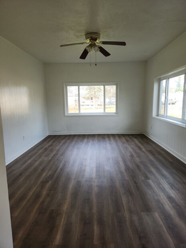 Foto del edificio - 3-bedroom 1 bath single family dwelling