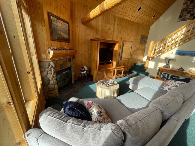 Building Photo - 8588 Red Wing Ln