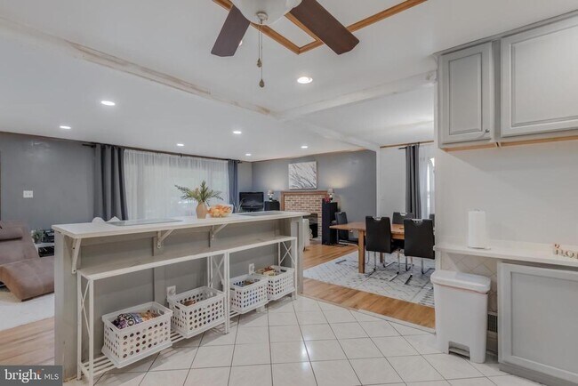 Building Photo - 10201 Diablo Ave