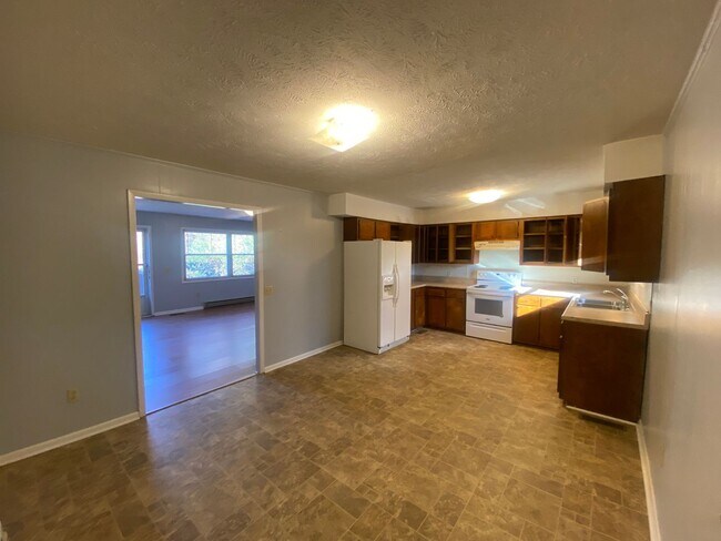 Building Photo - 3 bedroom 2 bath home in Greeneville, TN