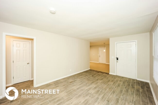 Building Photo - 6067 Park Dr