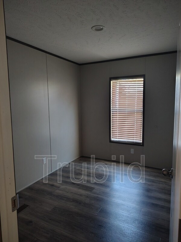 Foto del edificio - 16 Spencer Dr