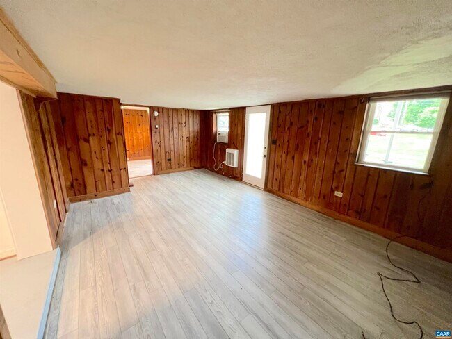 Building Photo - 105 Shamrock Rd