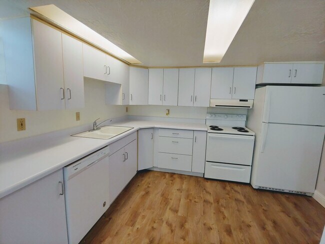 Building Photo - 1177 E 500 N