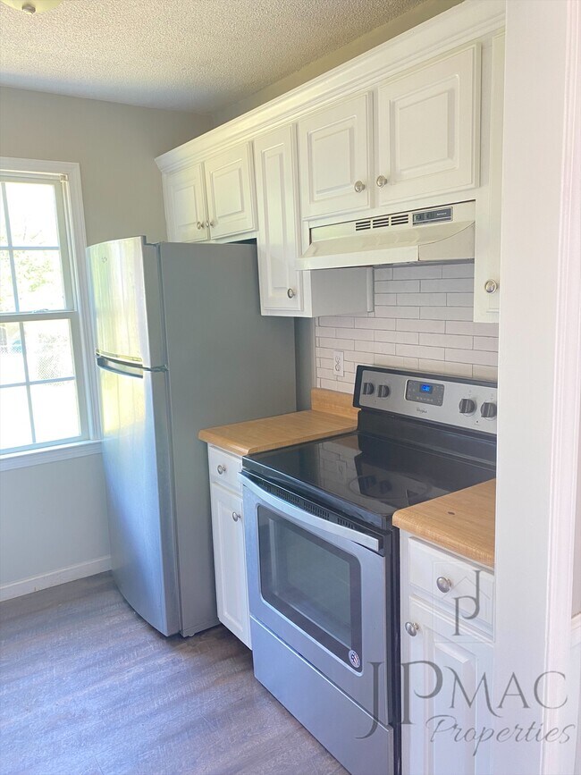 Foto del edificio - 16 Simmons Ct