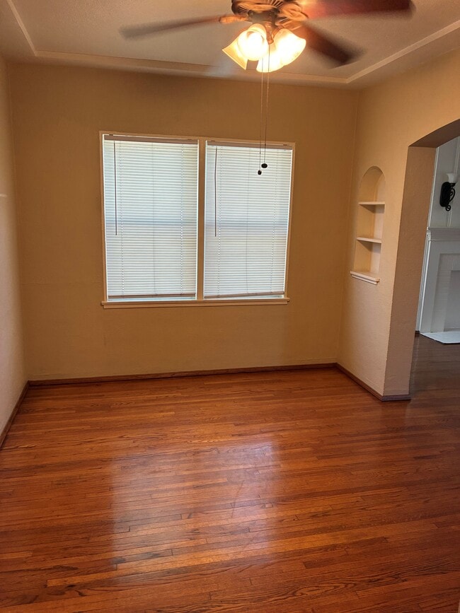 Comedor - 2341 Pine Ave